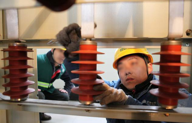 避雷器在经历恶劣天气后需要保持日常维护